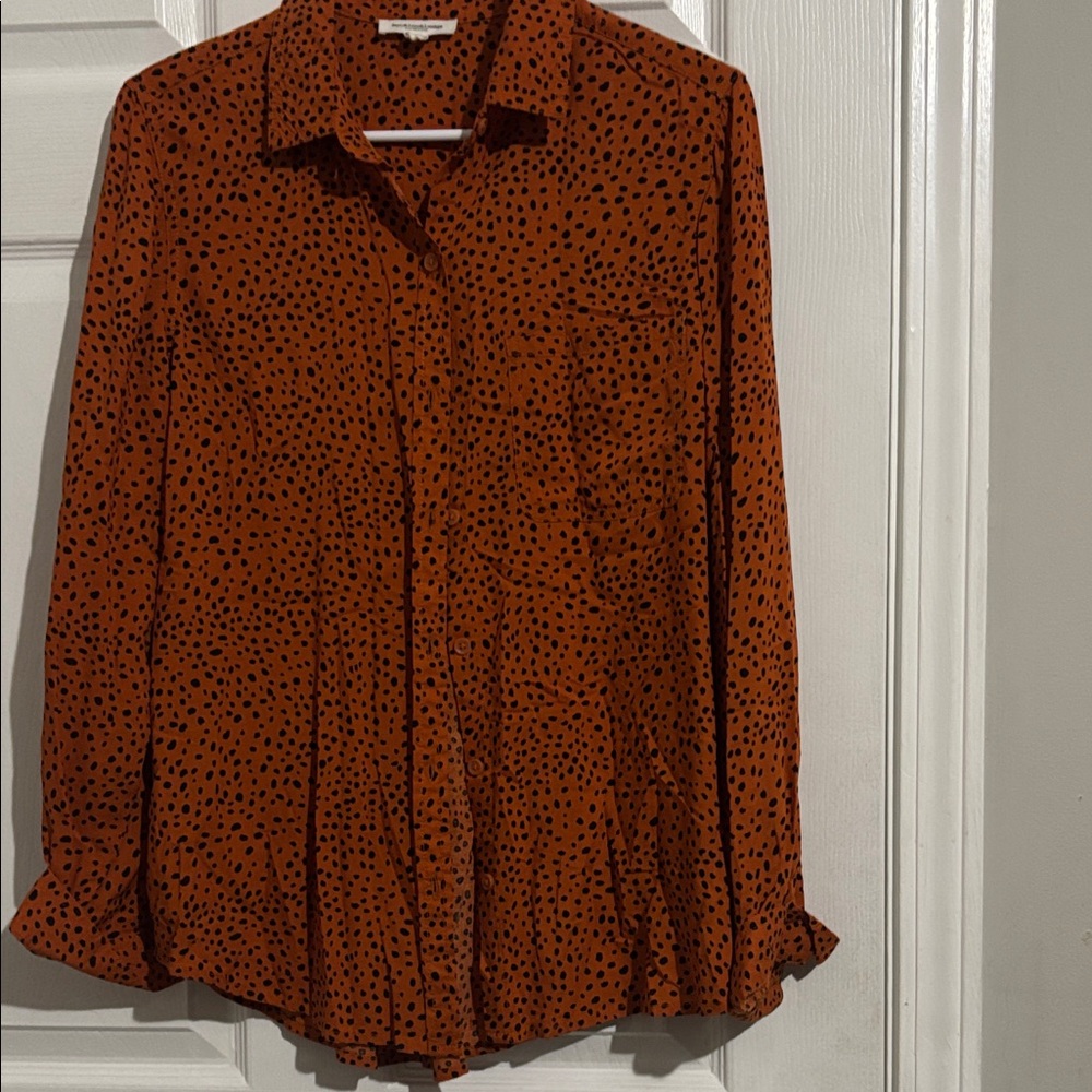 beachlunchlounge Rust Orange Button-Up Blouse with Black Dot Print